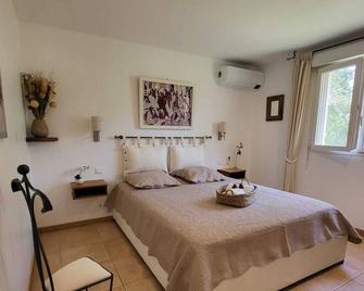 Villa with pool, Porto Vecchio, 6 people, fully equipped. - Sotta - Chambre