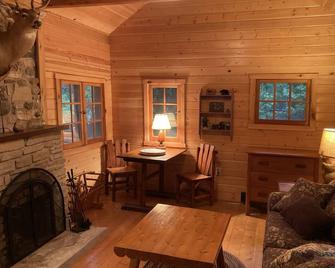 Enjoy your very own Private Island! Seclusion and beauty await at Howard Island - Drummond - Living room