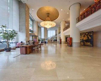 Central Plaza Hotel - דאליין - לובי