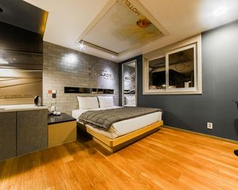 Youngcheon Gung Self check-in Motel - Yeongcheon - Bedroom