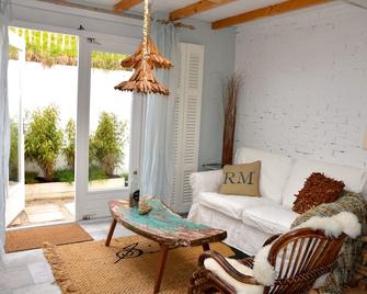 Only 1200m from the beach: beautiful, modern and comfortable apartment - Schoorl - Wohnzimmer