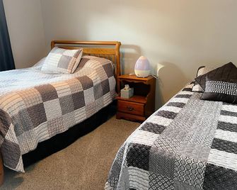 Cozy 3 bedroom, 1 bath home on Beaver Dam Lake - Beaver Dam - Bedroom