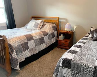 Cozy 3 bedroom, 1 bath home on Beaver Dam Lake - Beaver Dam - Schlafzimmer