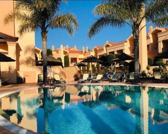 Beautiful comfortable apartment 5 minutes from Praia da Luz with swimming pools, bar, tennis - Lagos - Piscina