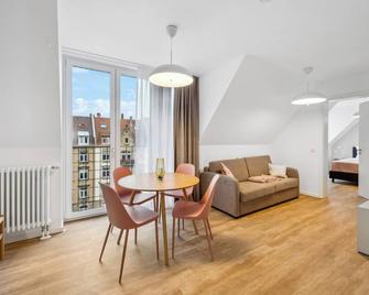 limehome Karlsruhe Sophienstr - Karlsruhe - Dining room