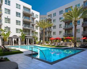 Lovely Mission Valley 2BR w/ W/D & Gym , nr shops, by Blueground - San Diego