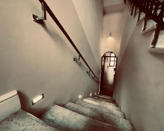 Bed And Breakfast Nonna Maria - Tarento - Escaleras