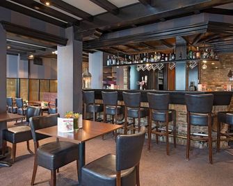 Family-friendly Room Near Golf Courses and Nature Trails in Brabant w/ Parking - Vlijmen - Ristorante