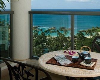 Relax in a five star resort by the beach over the 4th of July Holiday - Kapolei - Varanda