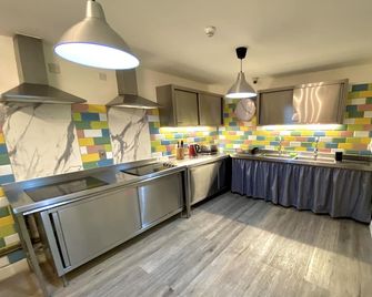 Smart Russell Square Hostel - London - Kitchen