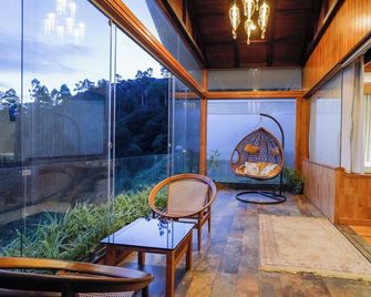 Chandys Drizzle Drops - Munnar Top Station - Munnar