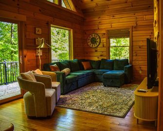 Secluded Cabin That Sleeps 12 with Loft Bunkhouse and Game Room including 86 inch TV - French Lick - Living room