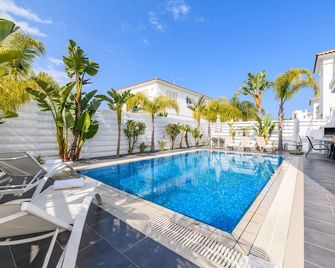 Blue Pelagos Villa - Charming Pernera Getaway - Pernera - Pool