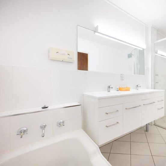 Belconnen Way Hotel Motel and Serviced Apartments image 1