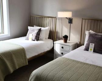 Luxury Suite with Kitchen - Edina - Bedroom