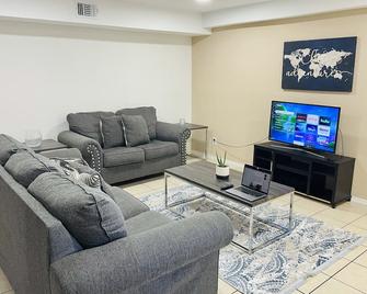 Lovely 2-bedroom condo, perfectly located! - McAllen - Sala de estar