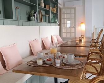 Maison Charmeilles - Gîte touristique - Coliving - Fronsac - Restaurant