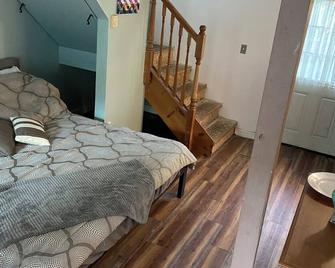 Quiet oasis in the city - Worcester - Bedroom