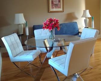 Relax and Rejuvenate - Lithonia - Living room