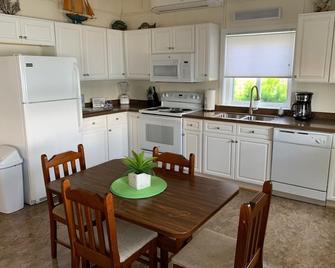 Lake Cottage On The Bay In Fair Haven w/Boat Dock - Sterling - Kitchen