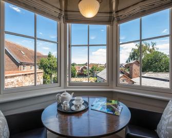One Holyrood Hotel & Cafe - Newport - Essbereich
