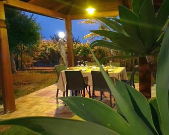 Hotel Ristorante L'Orizzonte - Le Castella - Patio