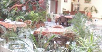 Tourist Rest House - Agra - Restaurant