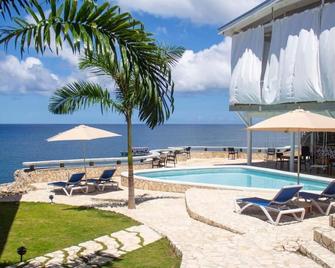 Begona Cliff Hotel - Негріл - Басейн