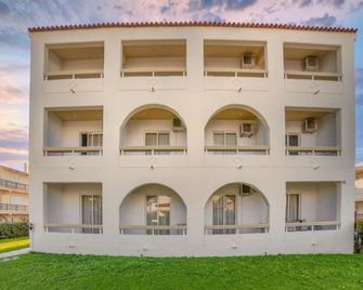 Lefteris Apartments in Ialysos Rhodes - Ialysos - Building