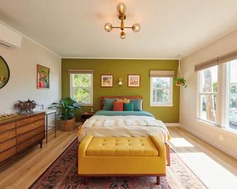 Eclectic Funk Zone Adjacent Apartment! - Santa Bárbara - Habitación