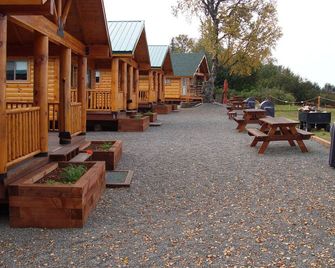 Oceanfront Vacation Cabin Rental near Ninilchik, Alaska - Clam Gulch - Patio