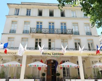 Spacious 8-bed T4 apartment facing the spa. - Bagnères-de-Luchon - Budynek