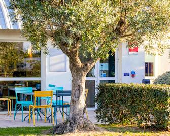 ibis budget Carcassonne Aéroport - Carcassonne - Patio