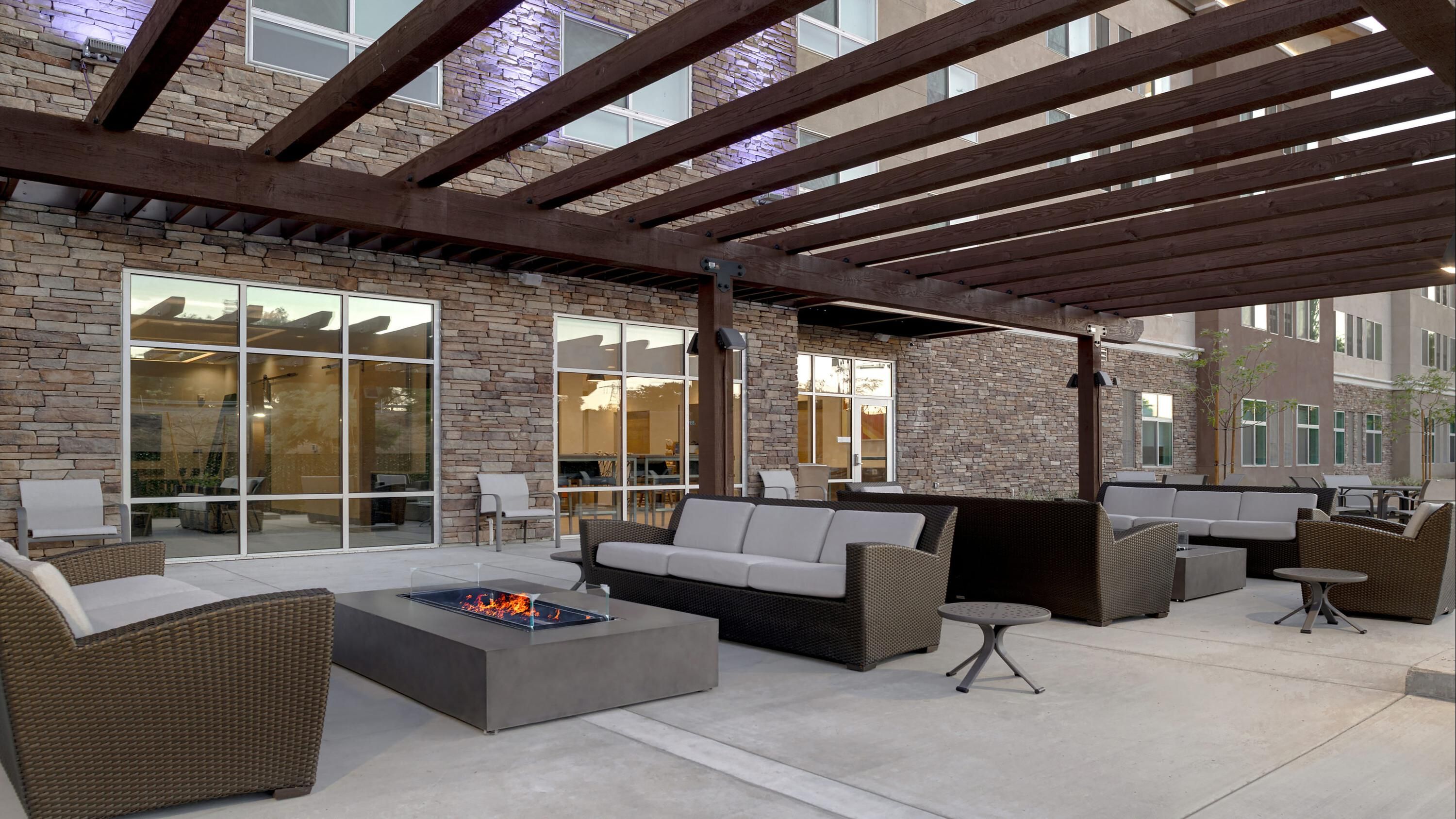 Holiday Inn Express & Suites Ontario - Chino Hills by IHG - Chino Hills - Lobby