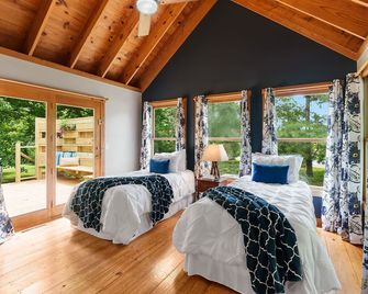 Hidden Gem: Upscale Area, Ev Charger, Firepit, Near Hwy65 And I44 - Springfield - Bedroom