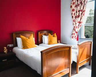 The Godwins - Hereford - Quarto