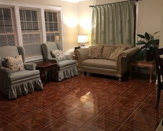 Sweethome303 - Rockville - Living room