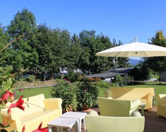 شقق سالزبورغ الفندقية بالخدمة الذاتية - فندق مطار أم سالزبورغ - سالزبورغ - شرفة