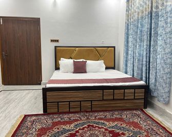 Shri Ram International Home Stay Ayodhya - Ayodhya - Bedroom