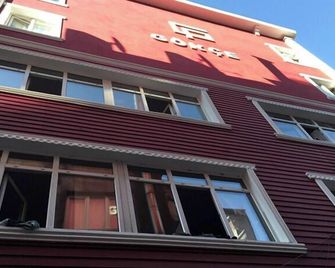 Gökçe Pansiyon - Adult Only - Hostel - Istanbul - Building