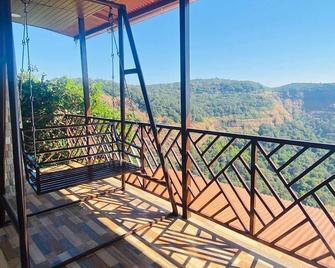 Matheran Ovi Cottage - Matheran - Балкон