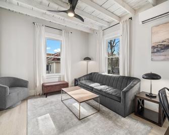 Luxury 3brm/1bath Duplex in JP - Boston - Soggiorno