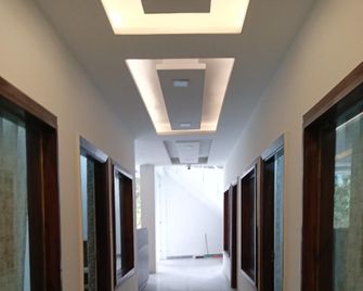 Parwati Hotels - Mussoorie - Hallway
