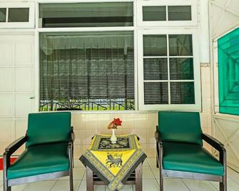 OYO 92454 Griya Raharja Guest House Syariah - Klaten - Balcón