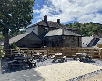 OYO Glyn Valley Hotel - Лланголлен