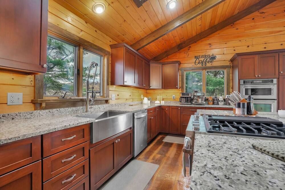 Whether you`re looking for a romantic getaway or a fun-filled family vacation, this cabin is the perfect destination for you.