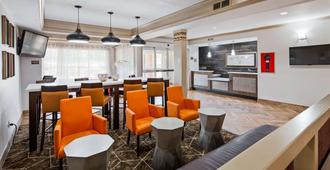 Best Western Plus Addison/Dallas Hotel - Addison - Σαλόνι