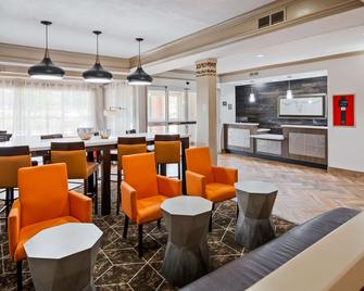 Best Western Plus Addison/Dallas Hotel - Addison - Lounge