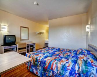 Super 7 Inn - Bossier City - Slaapkamer