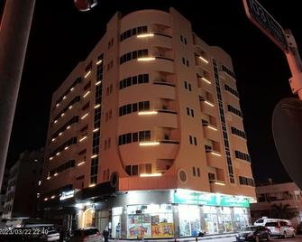 Al Marjan Furnished Apartments - Ajman - Bâtiment